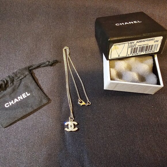 Chanel Swarovski Silver CC Logo Boucles Oreille Necklace - Picture 2 of 7